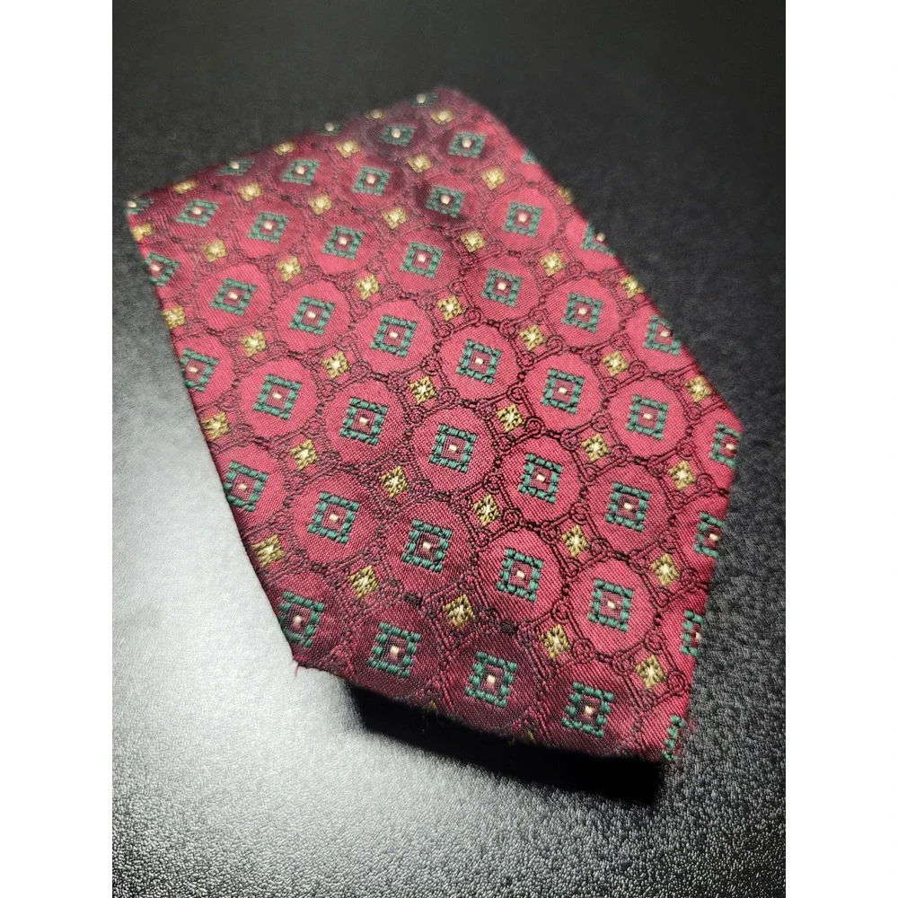 Gucci Men's Necktie Burgundy Geometric 100% Silk 3.75" x 58" Excellent - Picture 1 of 7